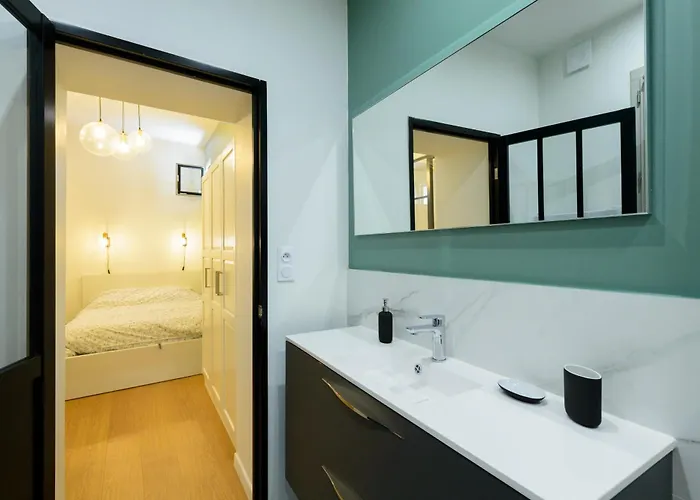 Апартаменты L'escale Des Carmes *